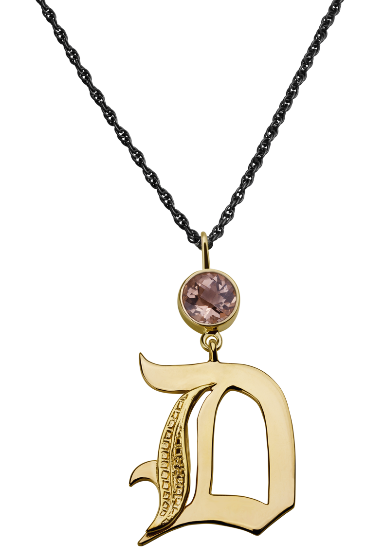 Collar Letra Grande D