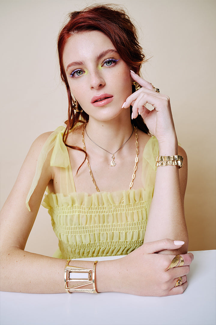 Collar Letra Chica J