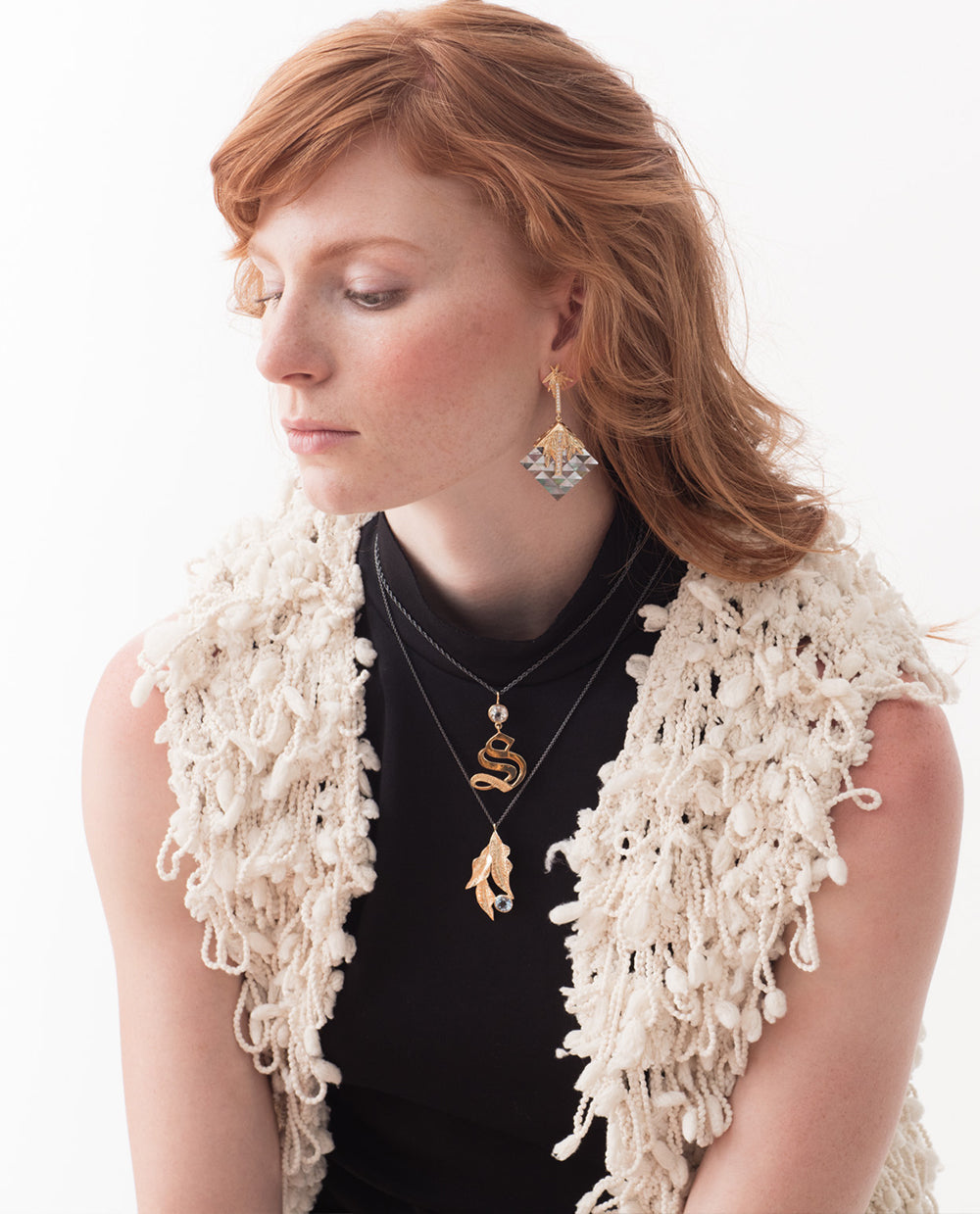 Collar Letra Grande V