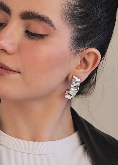 Video elia-silver-ear-cuff