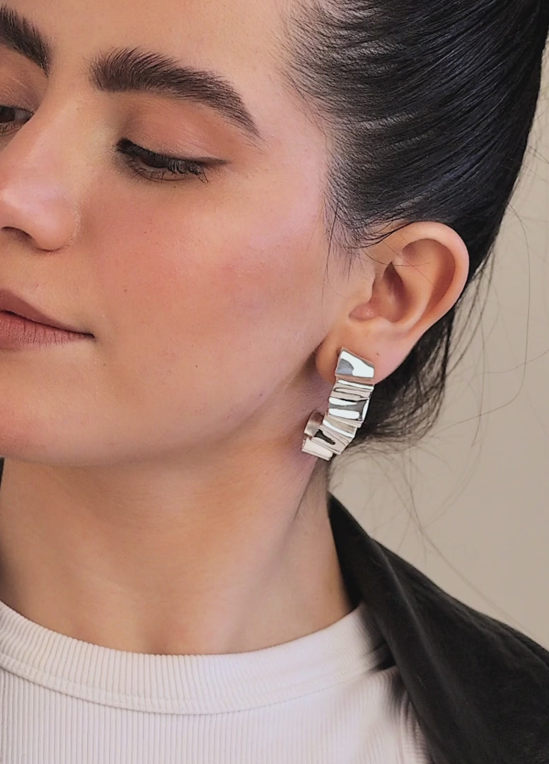 Video elia-silver-ear-cuff