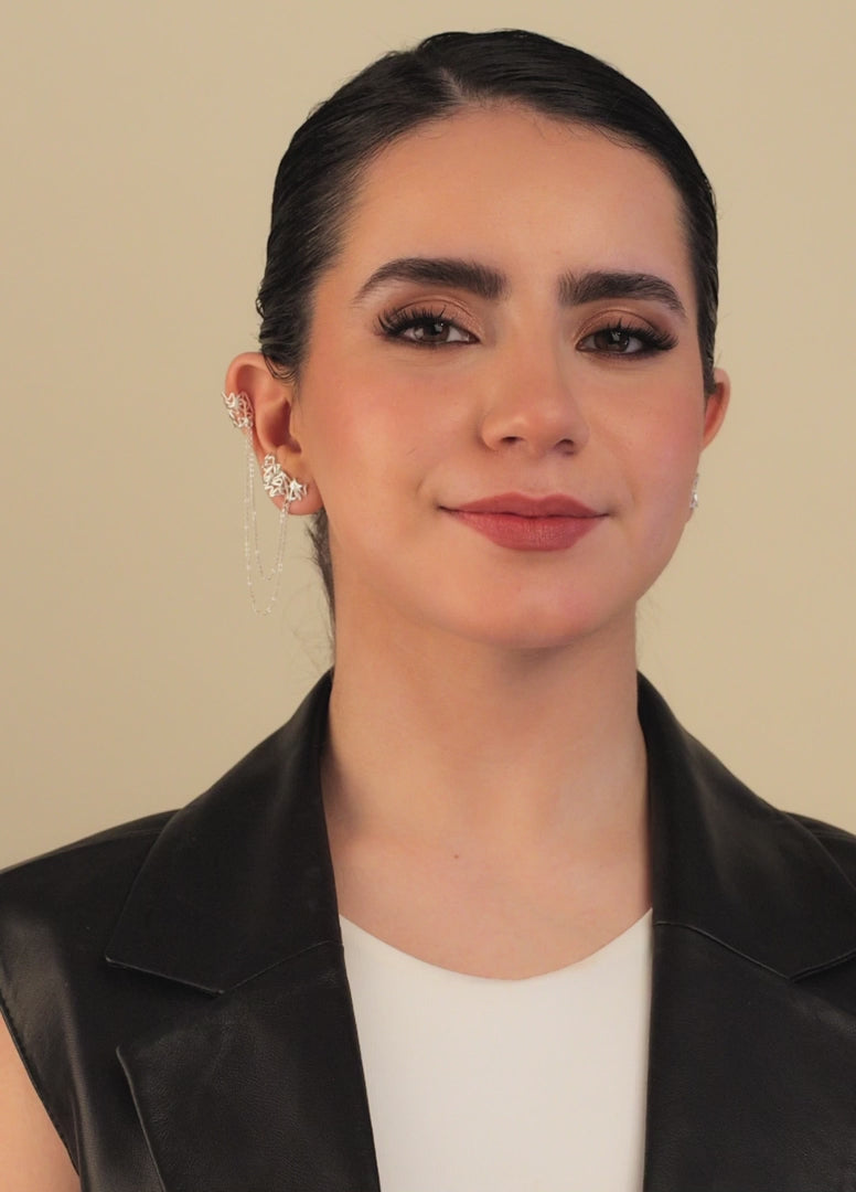 Video coralia-silver-ear-chain